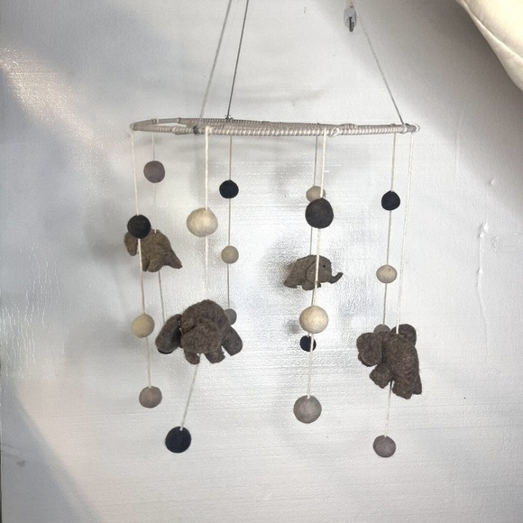 Fiona Walker England Elephant Grey Felt Homemade Organic Nursery Baby Mobile - Picture 1 of 5